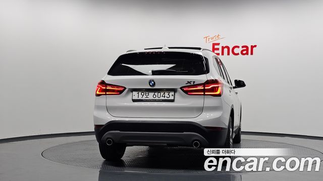 BMW X1 xDrive 20d Joy — пробег 122 204 км — фото 4 из 5