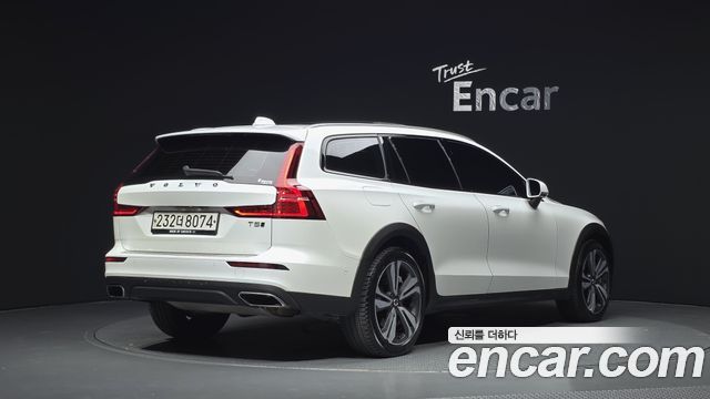 Volvo V60 T5 Pro AWD — пробег 85 160 км — фото 2 из 5