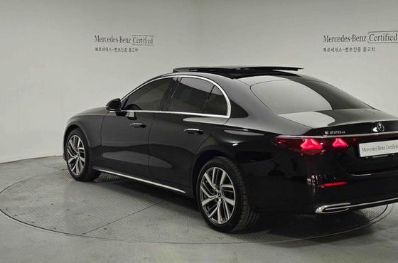 Mercedes-Benz E-Class E220d 4MATIC Exclusive — пробег 48 514 км — фото 2 из 5