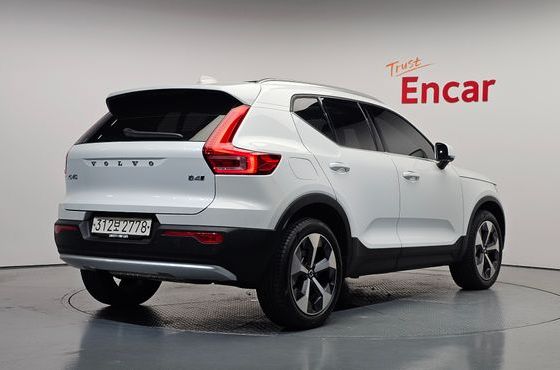 Volvo XC40 B4 Ultimate Bright — пробег 21 169 км — фото 2 из 5