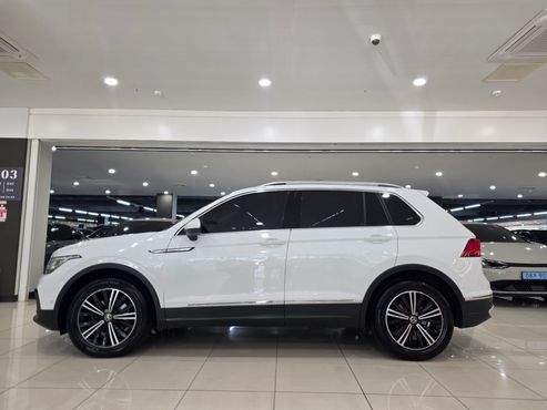 Volkswagen Tiguan 2.0 TDI Premium — пробег 102 127 км — фото 3 из 5