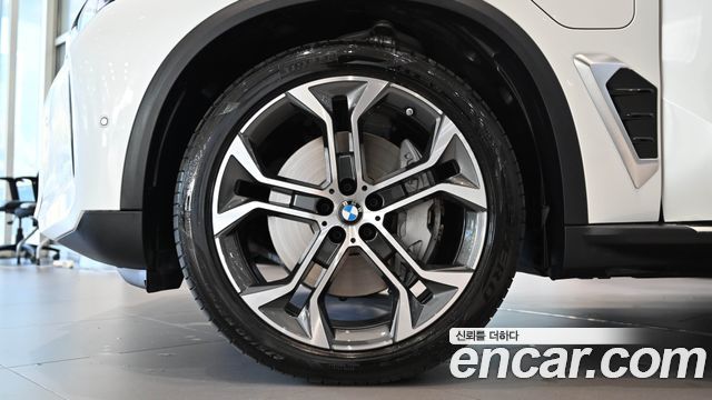 BMW X5 xDrive 50e xLine — пробег 4 168 км — фото 5 из 5