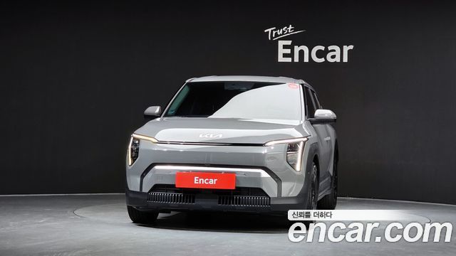 Kia EV3 Standard 2WD Air — пробег 49 123 км — фото 3 из 5