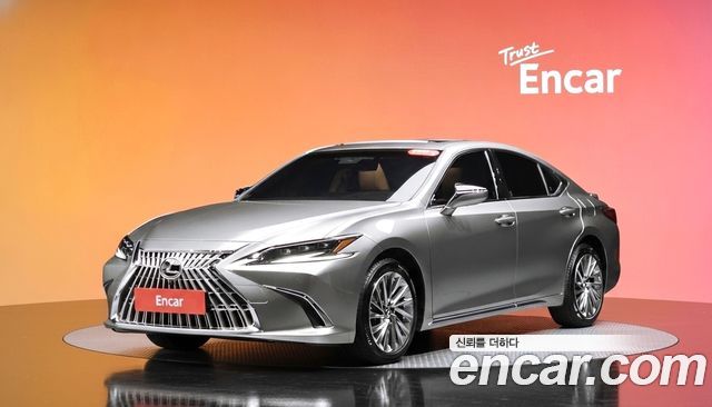 Lexus ES Executive — пробег 1 923 км — фото 1 из 5