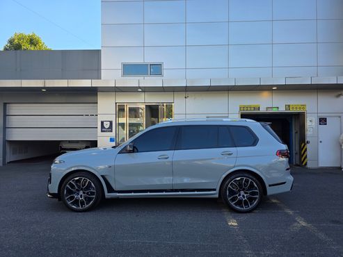 BMW X7 xDrive 40i M Sport 6STR — пробег 13 000 км — фото 4 из 5