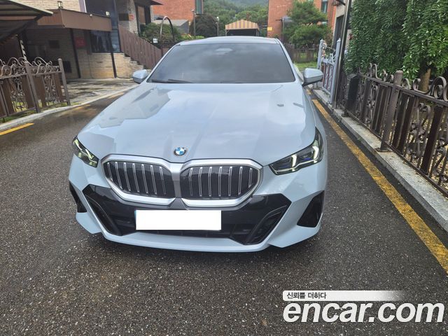 BMW 5-Series 520i M Sport — пробег 4 000 км — фото 3 из 5