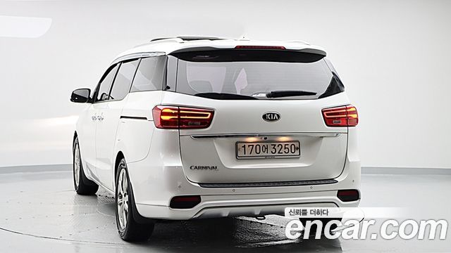 Kia Carnival 9-Seater Noblesse Special — пробег 114 128 км — фото 2 из 5
