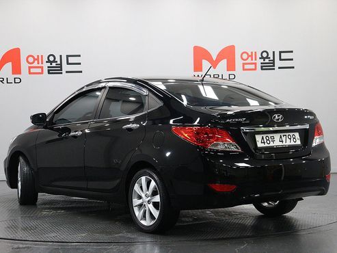Hyundai Accent 1.6 GDI Top — пробег 76 010 км — фото 4 из 5