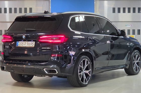 BMW X5 xDrive 45e M Sport — пробег 105 657 км — фото 2 из 5