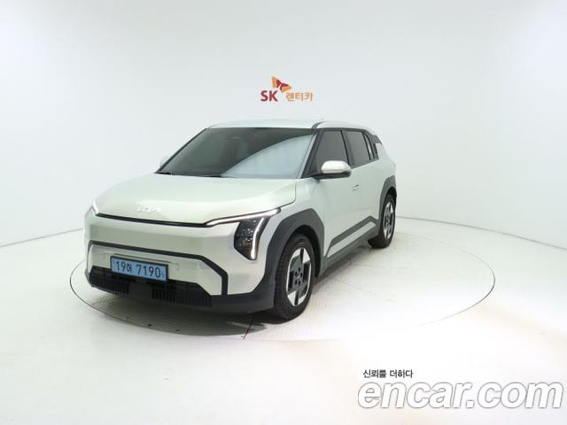 Kia EV3 Standard 2WD Air — пробег 35 131 км — фото 3 из 5