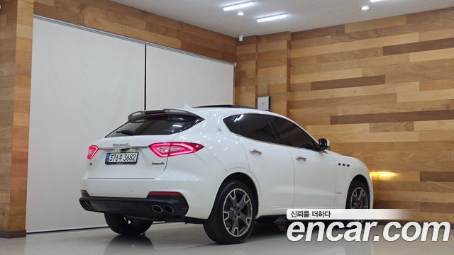 Maserati Levante 3.0 AWD GranSport — пробег 76 235 км — фото 2 из 5