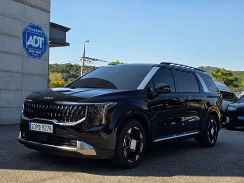 Kia Carnival Gasoline 9-Seater Signature — пробег 44 км — фото 1 из 5