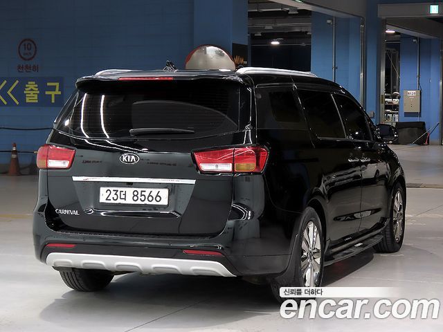 Kia Carnival 9-seater Prestige — пробег 203 925 км — фото 4 из 5