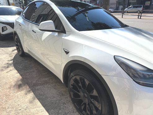Tesla Model Y Standard Range RWD — пробег 103 200 км — фото 1 из 5