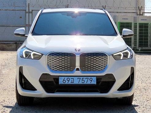 BMW iX1 eDrive 20 M Sport — пробег 1 044 км — фото 3 из 5