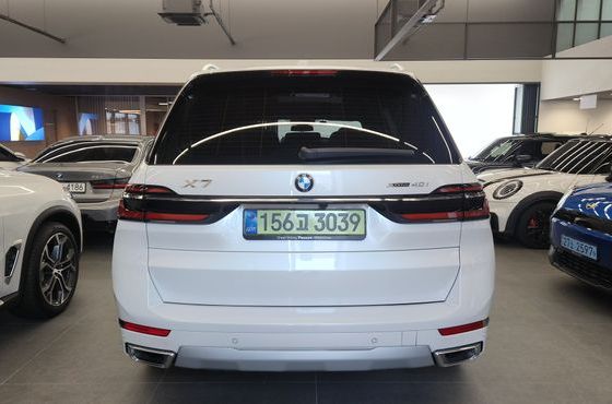 BMW X7 xDrive 40i Design Pure Excellence 7-Seater — пробег 7 041 км — фото 4 из 5