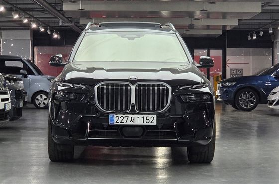 BMW X7 xDrive 40i M Sport 6STR — пробег 11 200 км — фото 1 из 5