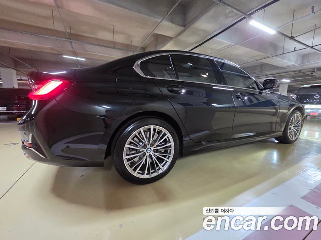 BMW 3-Series 330i xDrive Luxury — пробег 38 063 км — фото 2 из 5