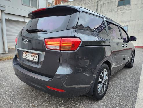 Kia Carnival 9-seater Prestige — пробег 150 000 км — фото 4 из 5