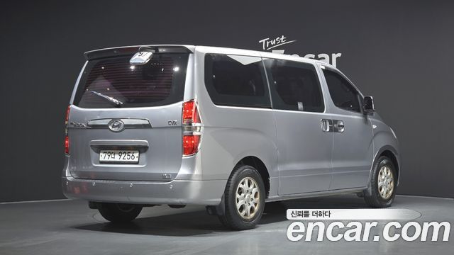 Hyundai Starex 12-Seater Wagon CVX Luxury — пробег 218 639 км — фото 2 из 5