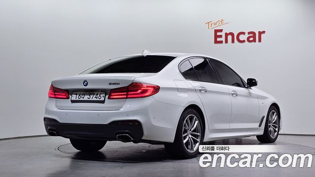 BMW 5-Series 530i M Sport Package Plus — пробег 129 379 км — фото 2 из 5