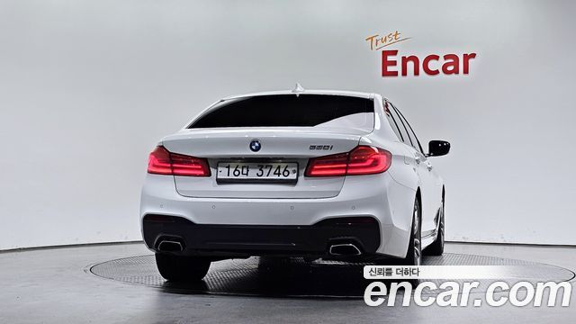 BMW 5-Series 530i M Sport Package Plus — пробег 129 379 км — фото 4 из 5