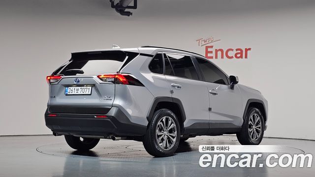 Toyota RAV4 2.5 2WD Hybrid XLE — пробег 27 594 км — фото 2 из 5