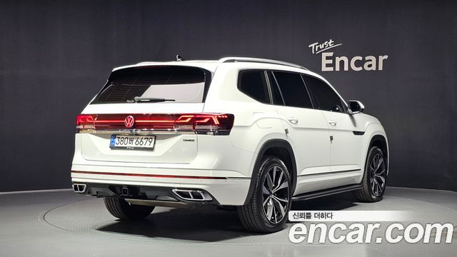 Volkswagen Atlas 2.0 TSI R-LINE 7-Seater — пробег 10 366 км — фото 2 из 5