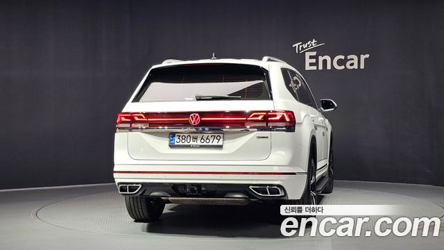 Volkswagen Atlas 2.0 TSI R-LINE 7-Seater — пробег 10 366 км — фото 4 из 5