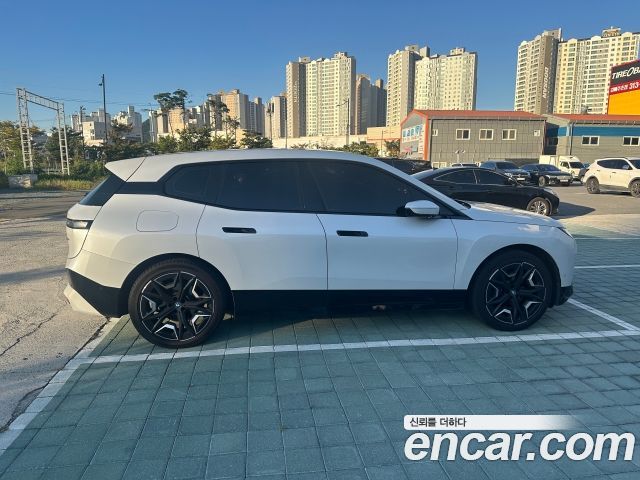 BMW iX xDrive50 Sports Plus — пробег 56 202 км — фото 4 из 5