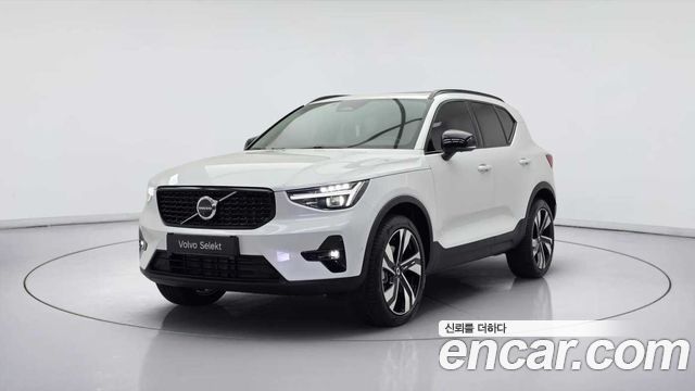 Volvo XC40 B4 Ultra Dark — пробег 716 км — фото 1 из 5