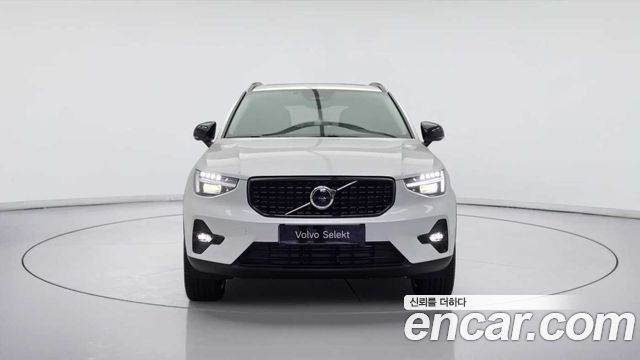 Volvo XC40 B4 Ultra Dark — пробег 716 км — фото 2 из 5