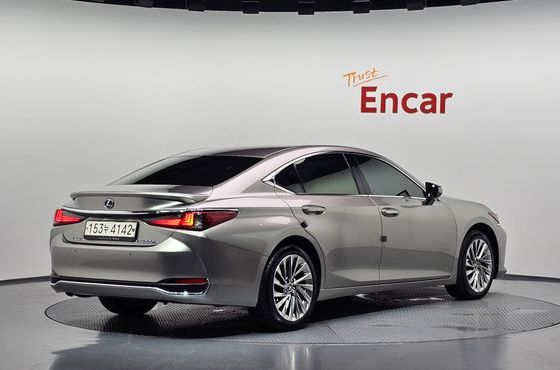 Lexus ES Executive — пробег 69 038 км — фото 2 из 5