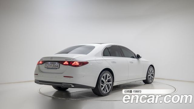 Mercedes-Benz E-Class E220d 4MATIC Exclusive — пробег 18 360 км — фото 2 из 5