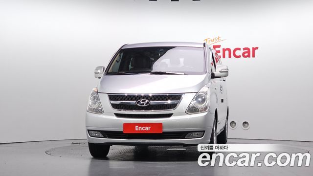 Hyundai Starex 12-Seater Wagon CVX Deluxe — пробег 97 956 км — фото 3 из 5