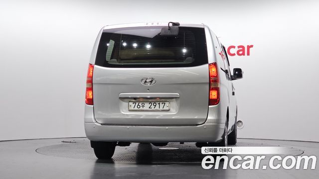 Hyundai Starex 12-Seater Wagon CVX Deluxe — пробег 97 956 км — фото 4 из 5