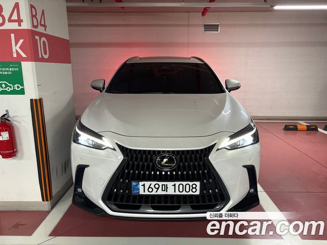 Lexus NX Premium — пробег 14 000 км — фото 3 из 5