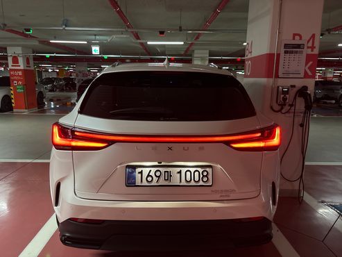 Lexus NX Premium — пробег 14 000 км — фото 4 из 5