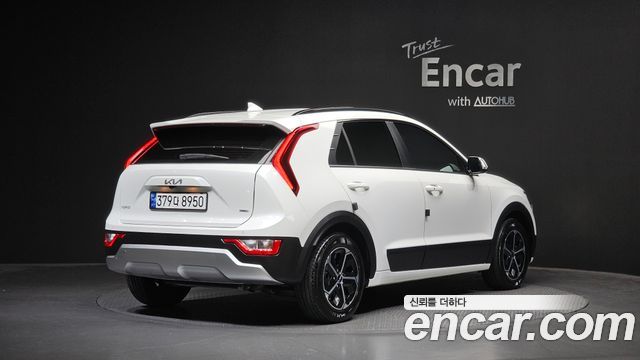 Kia Niro Prestige — пробег 22 838 км — фото 2 из 5