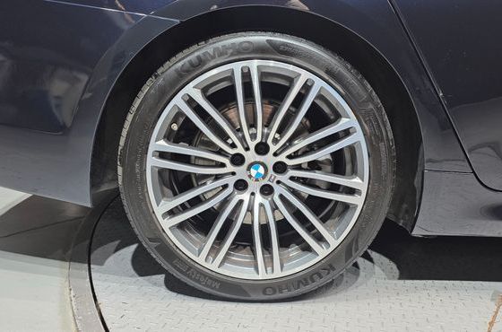 BMW 5-Series 520d M Sport Package Plus — пробег 118 214 км — фото 5 из 5