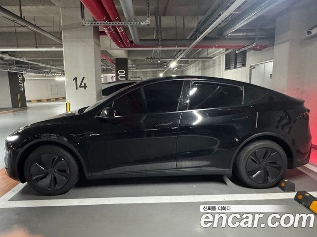 Tesla Model Y Premium RWD — пробег 700 км — фото 3 из 5