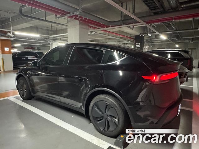 Tesla Model Y Premium RWD — пробег 700 км — фото 4 из 5