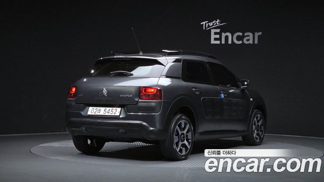 Citroen-DS C4 CACTUS 1.6 BlueHDi Shine — пробег 86 965 км — фото 2 из 5