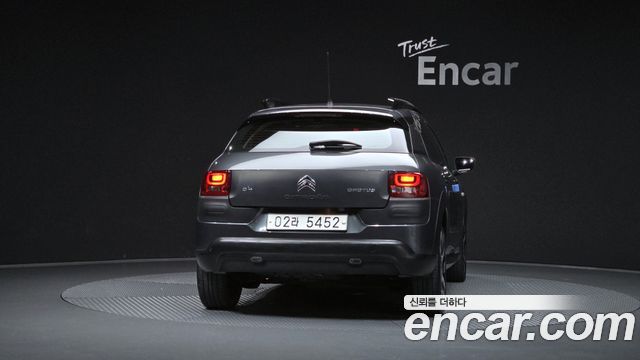 Citroen-DS C4 CACTUS 1.6 BlueHDi Shine — пробег 86 965 км — фото 4 из 5
