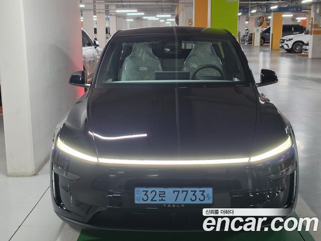 Tesla Model Y Premium RWD — пробег 31 км — фото 3 из 5
