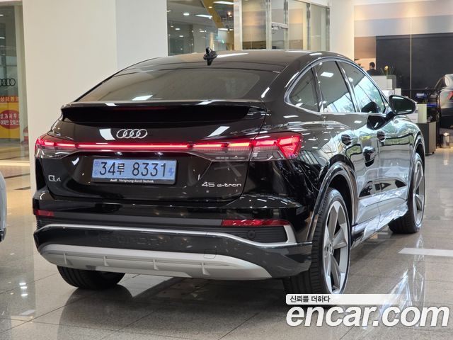 Audi Q4 e-tron 45 Premium Sportback — пробег 7 600 км — фото 2 из 5
