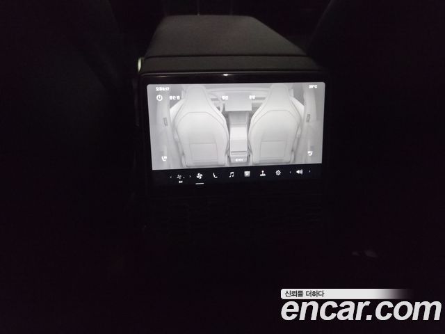 Tesla Model Y L Long Range AWD — пробег 1 758 км — фото 5 из 5