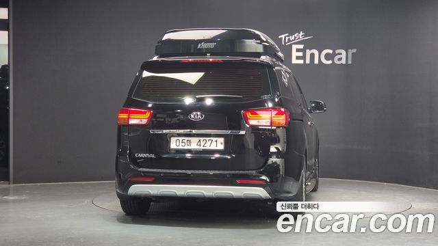 Kia Carnival 9-seater Luxury — пробег 60 717 км — фото 4 из 5