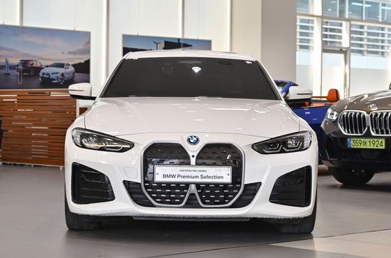 BMW i4 eDrive40 M Sports — пробег 16 938 км — фото 3 из 3
