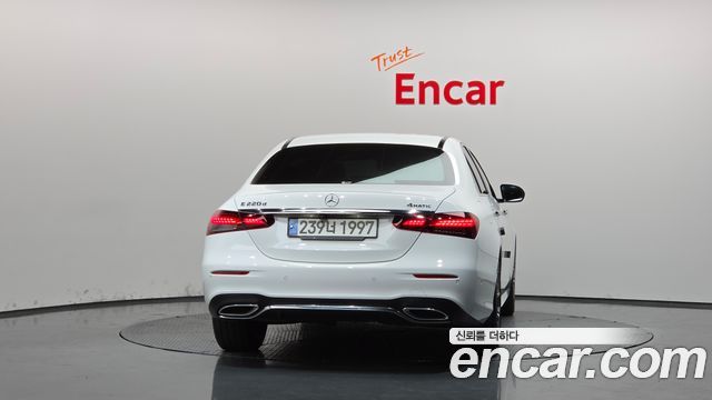Mercedes-Benz E-Class E220d 4MATIC AMG Line — пробег 30 913 км — фото 4 из 5